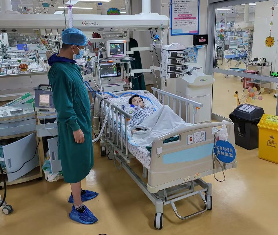 雷州市跨省救护车出租公司